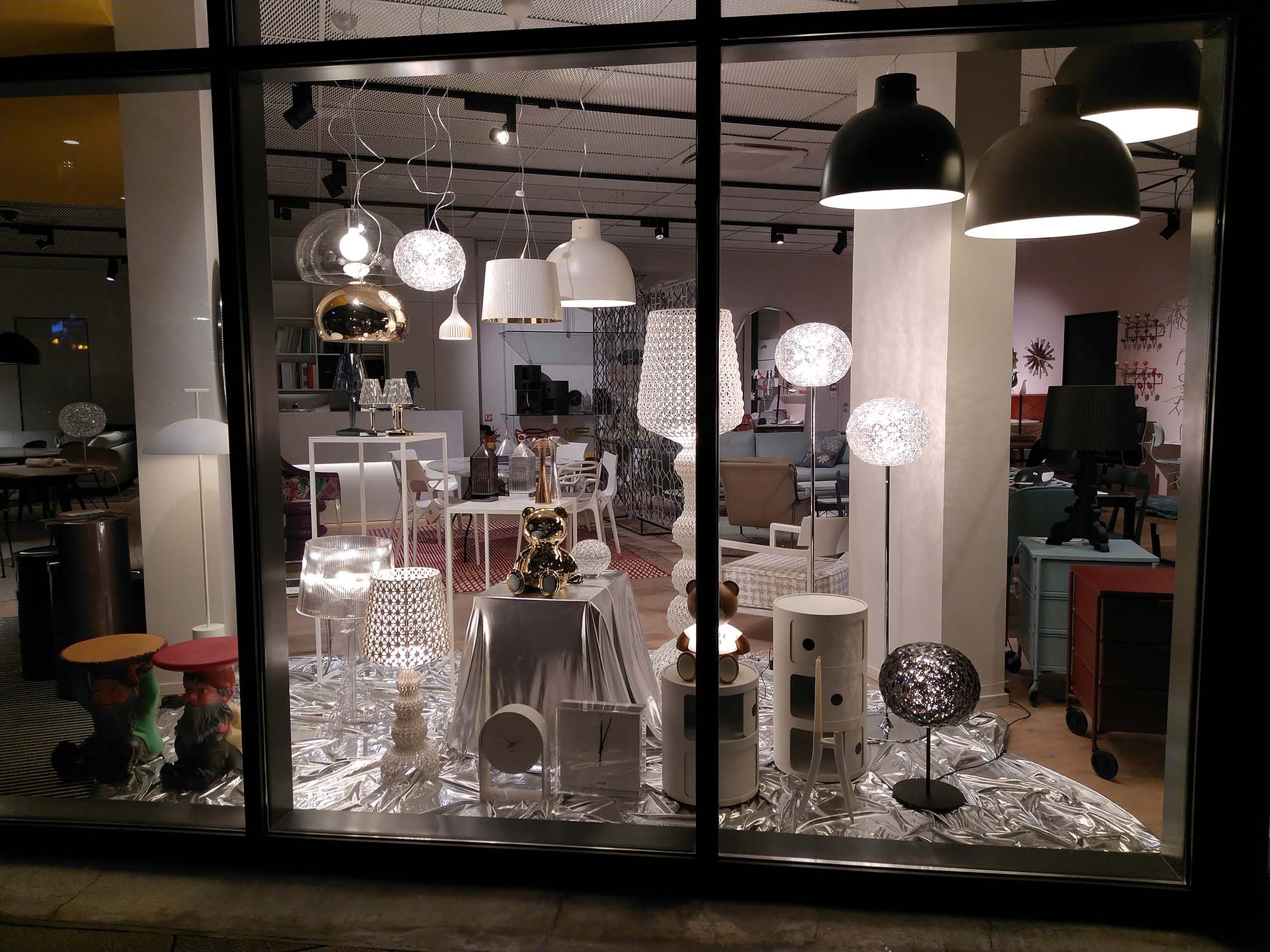 Vitrine de Noël Kartell au showroom CIVEL 27